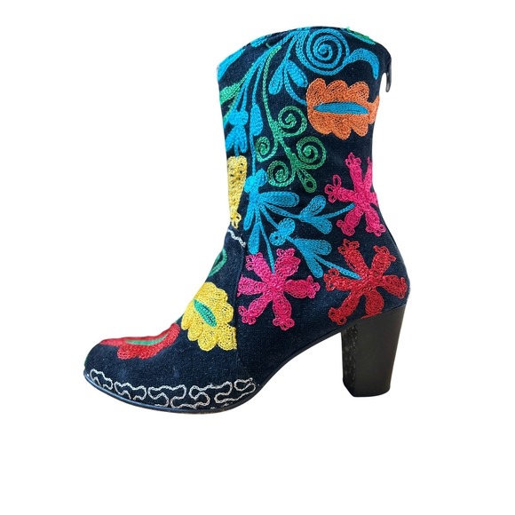 Suzani Embroidered Floral Velvet Block Heel Ankle Boots Women Size 39/US 9 - Picture 1 of 14